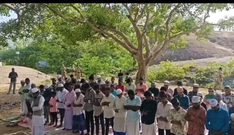 திருப்பரங்குன்றம் மலை மீது நடைபெற்ற பக்ரீத் சிறப்பு தொழுகை ஏராளமான இஸ்லாமியர்கள் திரளாக பங்கேற்பு