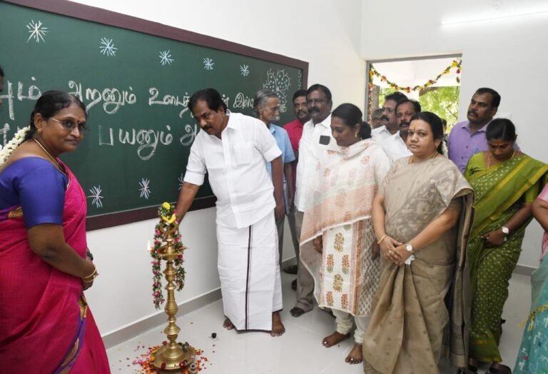 கூடுதல் வகுப்பறை கட்டிடத்தை அமைச்சர் திறந்துவைத்தார்.