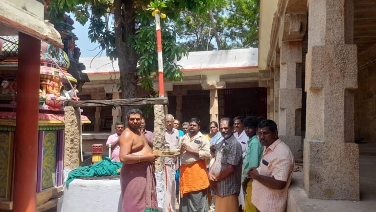 சோழவந்தான் அருகே தென்கரை அகிலாண்டேஸ்வரி சமேத மூலநாத சாமி கோவிலில் வைகாசி விசாகத் திருவிழாவை முன்னிட்டு கொடியேற்றம் நடைபெற்றது