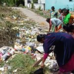 ஆயக்குடி பேரூராட்சி அதிகாரிகளின் அலட்சியத்தால் தூய்மை பணியாளராக மாறி குப்பையை அள்ளிய பெண் விசிக கவுன்சிலரால் பரபரப்பு..