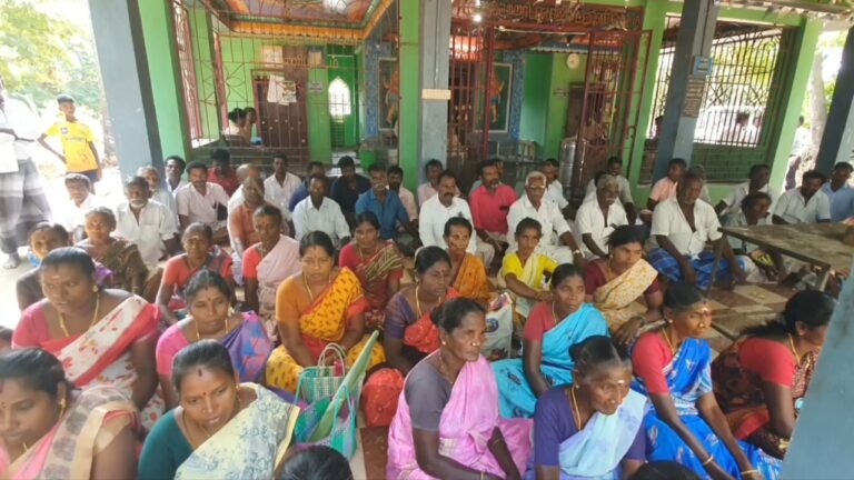 திருவாரூர் மாவட்டம் கொரடாச்சேரி கோயிலை முற்றுகையிட்டதால் அப்பகுதியில் பதற்றம் நிலவியது.