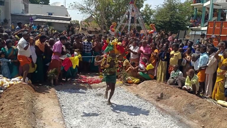 வாடிப்பட்டி பாலதண்டாயுதபாணி கோவிலில் வைகாசி விசாகத் திருவிழா ஏராளமான பக்தர்கள் பூக்குழி இறங்கினர்.