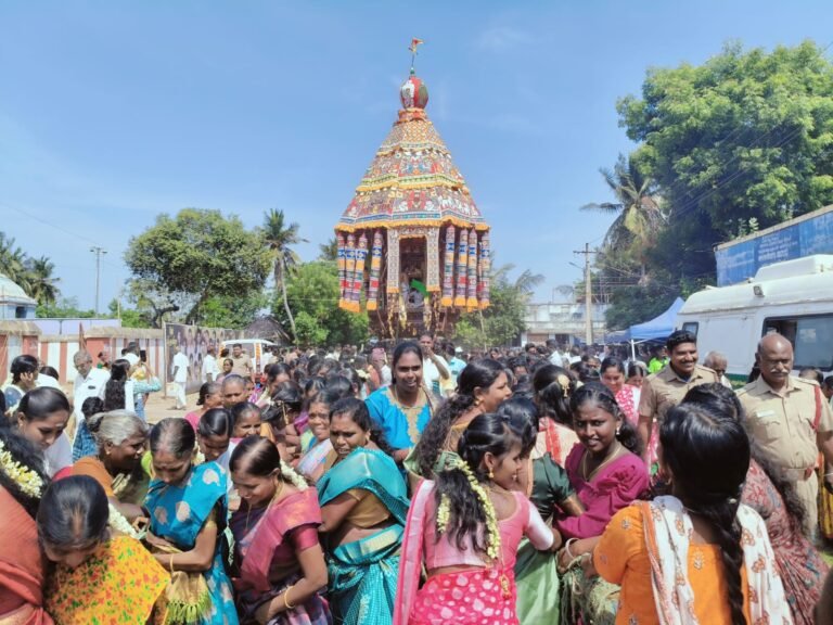 திருவாரூர் மாவட்டம் கூத்தாநல்லூர் அருகே உள்ள திருராமேஸ்வரத்தில் திருத்தேரோட்டம்.