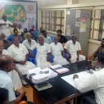 துறை வாரிய அதிகாரிகள் வரவில்லை என்றால் கூட்டத்தை புறக்கணிப்போம் விவசாயிகள் கூட்டத்தில் காரசார வாக்குவாதம்.