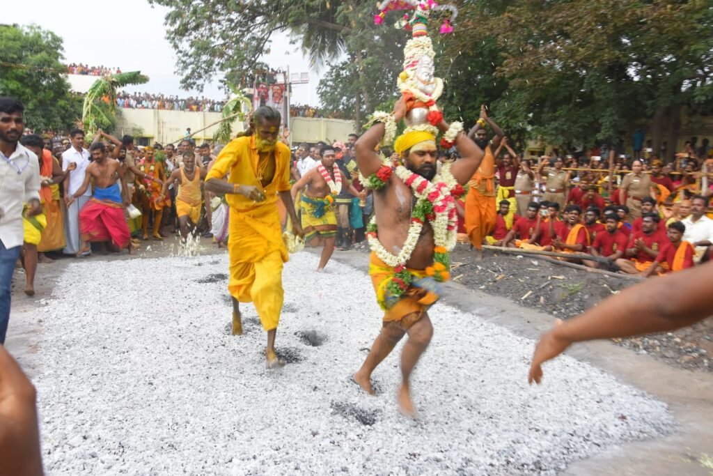 சோழவந்தான் ஜெனகை மாரியம்மன் கோவில் வைகாசி திருவிழா 7000 பக்தர்கள் பூக்குழி இறங்கி நேர்த்திகடன்