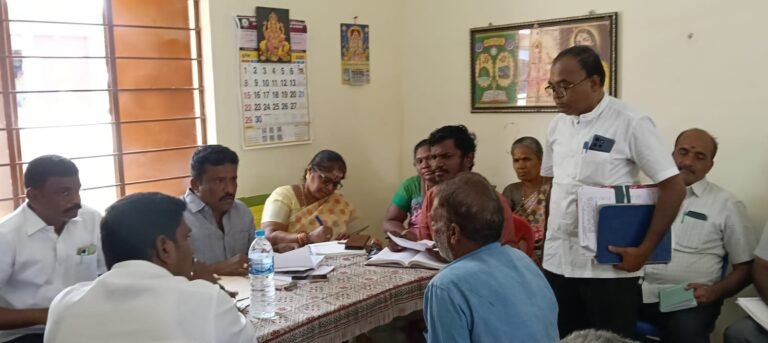 பெரியகுளம் அருகே ஜெயமங்கலத்தில் பொதுமக்களிடம் குறைகளை கேட்டறிந்து மனுக்களை பெற்றுக் கொண்ட எம்.எல்.ஏ.