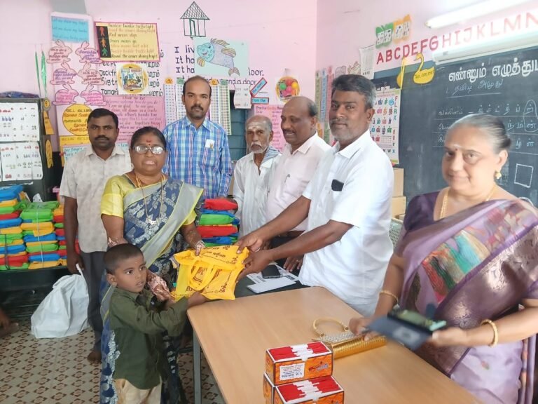 இலவச நோட் புத்தகம் வழங்கும் விழா