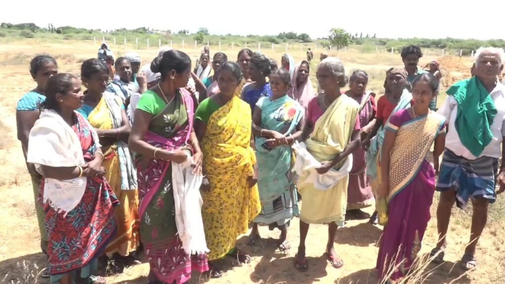 நிலத்தடி நீர் மற்றும் விவசாயம் பாதிப்பதாக கிரஷர் (குவாரி ) அமைக்க கிராம மக்கள் எதிர்ப்பு.