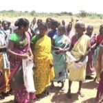 நிலத்தடி நீர் மற்றும் விவசாயம் பாதிப்பதாக கிரஷர் (குவாரி ) அமைக்க கிராம மக்கள் எதிர்ப்பு.