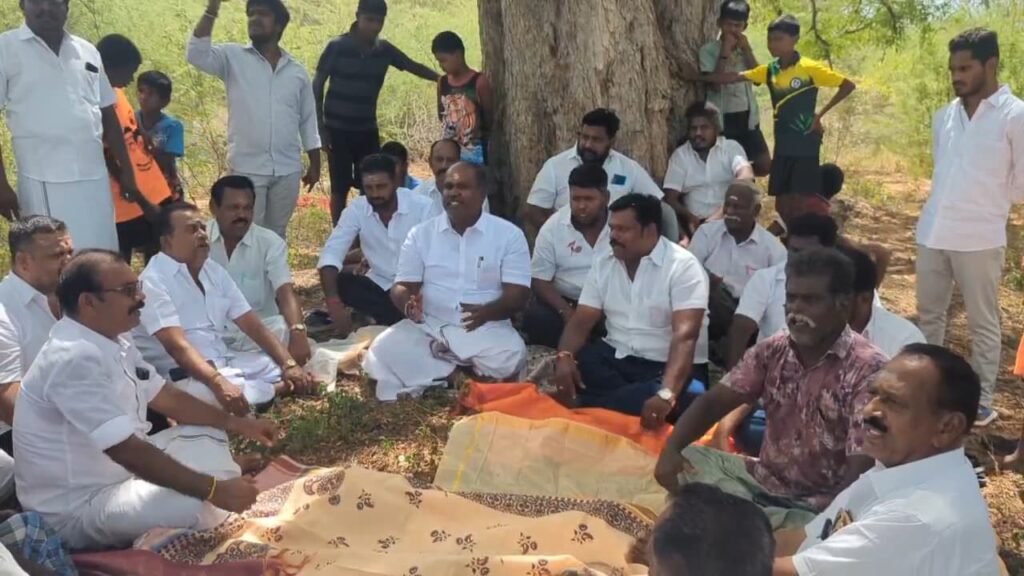 திருமங்கலம் அருகே காவல் நிலையத்திற்குள் புகுந்த கொலை குற்றவாளி அங்கிருந்த பொருட்களை சேதப்படுத்தி காவலரை தாக்கிய சம்பவத்தால் பரபரப்பு !