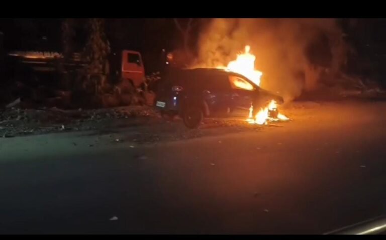 மதுரை கூடல் நகர் அருகே சொகுசு கார் தீவிபத்து