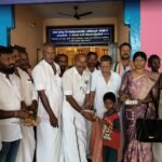 வாடிப்பட்டி, ஜூன்.20. மதுரை வடக்கு மாவட்டம், சோழவந்தான் தொகுதி வாடிப்பட்டி வட்டார நகர இந்திய தேசிய காங்கிரஸ் கமிட்டி சார்பாக ராகுல் காந்தி 56-வது பிறந்தநாள் விழா கொண்டாடப்பட்டது. இந்த விழாவை முன்னிட்டு, குலசேகரன் கோட்டை மீனாட்சி சுந்தரேஸ்வரர் கோயிலில் சிறப்பு பூஜையும், ஆரோக்கிய அன்னை திருத்தலத்தில் சிறப்பு பிரார்த்தனையும், அல் முமின் தொழுகை பள்ளிவாசலில் சிறப்பு வழிபாடும் செய்யப்பட்டது. இந்த நிகழ்ச்சிக்கு, வட்டாரத் தலைவர் ஐ.கே. குருநாதன் தலைமை தாங்கினார். மாவட்ட துணைத் தலைவர் எஸ்.எஸ்.குருசாமி, வட்டாரத் தலைவர்கள் சுப்பாராயல் , பழனிவேல், செந்தில் குமார், மயிலா காங்கிரஸ் மாவட்ட தலைவர் செல்லப்பா சரவணன் ஆகியோர் முன்னிலை வகித்தனர். அமைப்புசாரா தொழிலாளர் மாவட்ட தலைவர் சோனை முத்து வரவேற்றார். இதில், நகரத் தலைவர் முத்துப்பாண்டி, மாணவர் காங்கிரஸ் மாநில பொதுச் செயலாளர் சுரேஷ், மாவட்டத் தலைவர் வினோத், மற்றும் நிர்வாகிகள் பாலமுருகன், முருகன், கணேசன், வரிசை முகமது, தவிடு வீரபாண்டி,ரிஷபம் கருப்பு, விராலிப்பட்டி முத்து, சரவணகுமார், மகாராஜன், கார்த்திகேயன், பிரபாகரன் உள்பட பலர் கலந்து கொண்டனர். முடிவில் இளைஞர் காங்கிரஸ் வடக்கு மாவட்ட தலைவர் மணிவண்ணன் நன்றி கூறினார்.