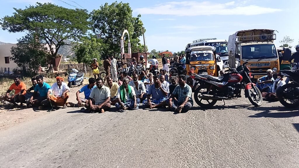 கிராம மக்கள் சாலை மறியல்