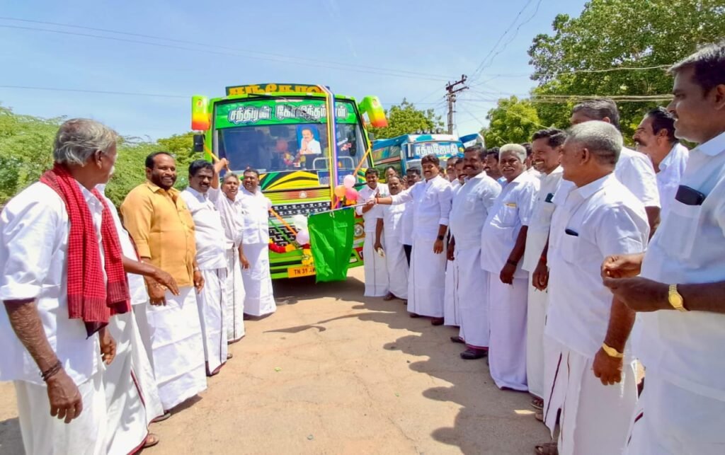 இராமநாதபுரம் தி.மு.க மாவட்ட கழக செயலாளர் காதர்பாட்ஷா முத்துராமலிங்கம் தலைமையில் கமுதியில் புதிய மினிபேருந்து சேவை