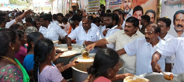 எடப்பாடி பழனிச்சாமியின் பிறந்த நாளை முன்னிட்டு உசிலம்பட்டி அருகே அன்னதானம்.