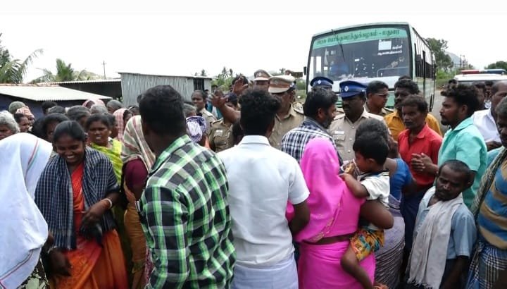 விக்கிரமங்கலம் அருகே புதிய டாஸ்மாக் கடை அமைக்க பத்துக்கும் மேற்பட்ட கிராம மக்கள் எதிர்ப்பு.
