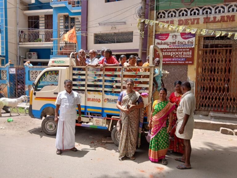 மதுரையில் முருக பக்தர்கள் மாநாடு கடும் வெயிலை பொருட்படுத்தாத மக்கள்.