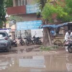 சோழவந்தானில் வங்கி முன்பு மழை நீர் தேங்குவதால் வாடிக்கையாளர்கள் பொதுமக்கள் அவதி