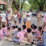 பஸ் டெப்போவை, முற்றுகையிட்டு மாணவிகள் போராட்டம்