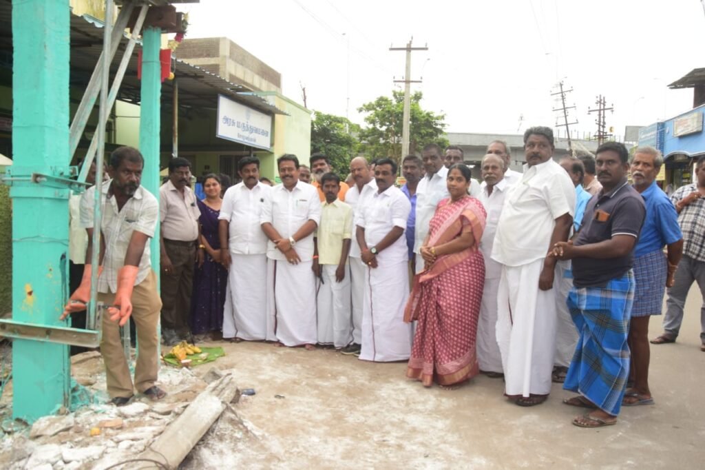 சோழவந்தான் அரசு மருத்துவமனை முன்பு 5 லட்சம் மதிப்பில் புதிய டிரான்ஸ்பார்மர் வெங்கடேசன் எம் எல் ஏ துவக்கி வைத்தார்