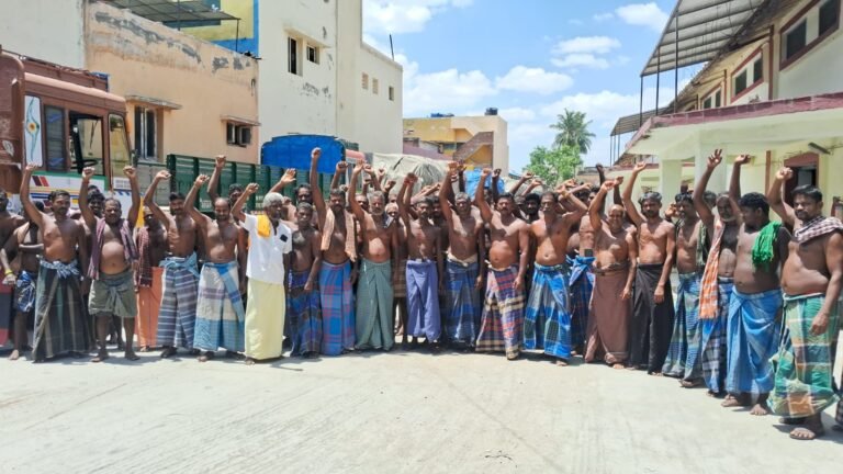 தமிழ்நாடு நுகர்பொருள் வாணிப கழகம் கிடங்கில் பணிபுரியும் சுமை தூக்கும் தொழிலாளர்கள் பல்வேறு கோரிக்கைகளை வலியுறுத்தி, ஒரு நாள் அடையாள வேலை நிறுத்தம்