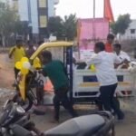 கோவில் பாப்பா குடியில் ஊராட்சி பயன்பாட்டிற்கு பேட்டரி கார்களை கொடியசைத்து துவக்கி வைத்த முதல் நாளிலே பழுதாகி நின்ற அவலம்.