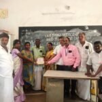 கந்தர்வகோட்டை அருகே ஆத்தங்கரை விடுதி அரசு உயர்நிலைப் பள்ளியில் பத்தாம் வகுப்பில் பொதுத்தேர்வில் முதல் மூன்று மதிப்பெண் பெற்ற மாணவர்களுக்கு பாராட்டு.