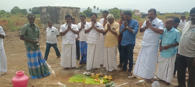 அணைப்பட்டி ஆஞ்சநேயர் கோயில் முன்பு 30 லட்சம் மதிப்பில் மகளிர் சுகாதார வளாகம் கட்ட பணி துவக்கம்