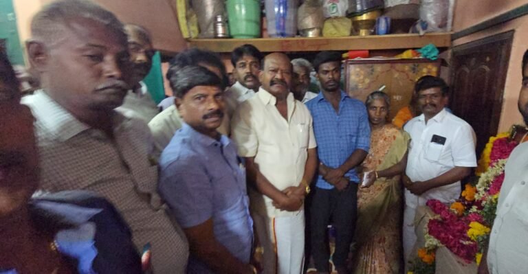 சிவகங்கை வாலிபர் மரணம் சமத்துவ மக்கள் கழக நிறுவன தலைவர் நேரில் சென்று சந்தித்து ஆறுதல் கூறினார்.