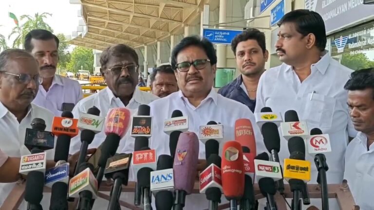 காங்கிரஸ் மூத்த தலைவர் திருநாவுக்கரசர் செய்தியாளர்களை செய்தியாளர் சந்திப்பு.