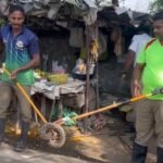 உசிலம்பட்டி பூக்கடை பகுதியில் பதுங்கி இருந்த 5 அடி நீளமுள்ள விஷப்பாம்பை தீயணைப்புத்துறை வீரர்கள் மீட்டு வனத்துறை உதவியுடன் வனப்பகுதியில் விடுவித்தனர்.