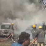 மதுரை ஓபுளாபடித்துறை பகுதியில் உள்ள பேப்பர் குடோனில் பயங்கர தீ விபத்து தீயை கட்டுக்குள் கொண்டுவரும் பணியில் தீயணைப்பு வீரர்கள்