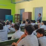 அரசு பள்ளி மாணவர்களுடன் கலந்துரையாடிய மக்கள் தொகை இயக்குனரக இணை இயக்குனர்