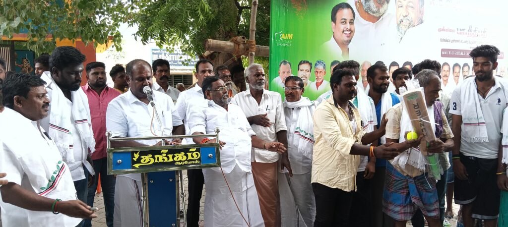 கல்வி மற்றும் விளையாட்டு உபகரணங்கள் வழங்கும் விழா.