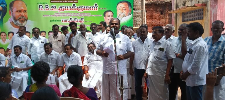 எடப்பாடியார் தலைமையில் மக்களாட்சி ஜனநாயக ஆட்சி மலர வேண்டும் என உசிலம்பட்டியில் முன்னாள் அமைச்சர் ஆர்.பி.உதயகுமார் பேச்சு