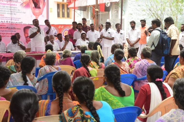 வாடிப்பட்டி வடக்கு ஒன்றியம் சார்பில் ராமையன்பட்டியில் விளையாட்டு உபகரணங்கள் மற்றும் அன்னதானம் ஆர்பி உதயகுமார் வழங்கினார்