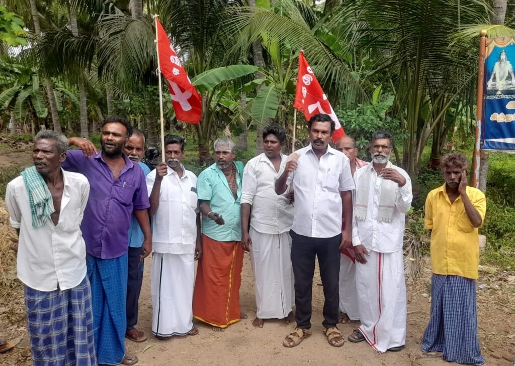 சோழவந்தான் அருகே கண்ணுடையாள்புறத்தில் ஆக்கிரமிப்புகளைஅகற்ற வலியுறுத்தி விவசாய சங்கம் சார்பில் மறியல் செய்ய முயற்சி காவல்துறையினரின் சமரசத்தால் மரியல் தற்காலிகமாக ஒத்திவைப்பு !