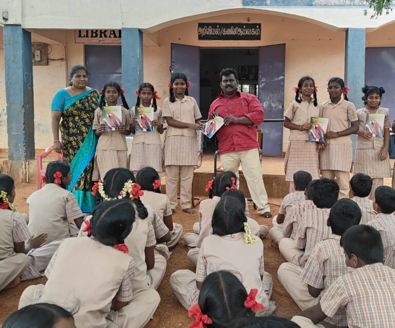 கந்தர்வக்கோட்டை அருகே அக்கச்சிப்பட்டி நடுநிலைப் பள்ளியில் வாசிப்பு இயக்கத்தின் சார்பில் நெல்சன் மண்டேலா, மலாலா, நாடுகளுக்கு இடையே போரினால் ஏற்படும் பாதிப்புகள் குறித்து கலந்துரையாடல் நிகழ்ச்சி நடைபெற்றது.