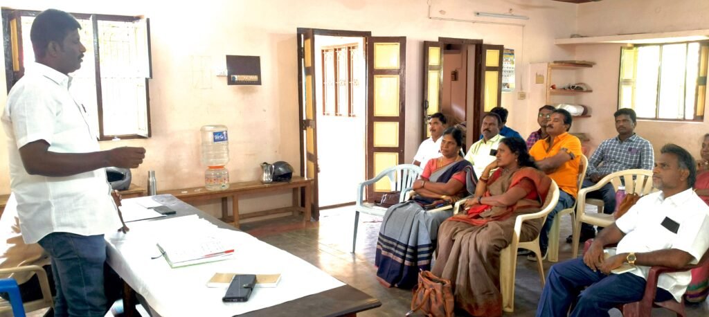 கள்ளர் சீரமைப்பில் பணி நியமணம் எப்போது தமிழக அரசுக்கு தமிழ்நாடு கள்ளர் ஆரம்பப்பள்ளி ஆசிரியர்கள் சங்க மாவட்ட நிர்வாகிகள் கேள்வி