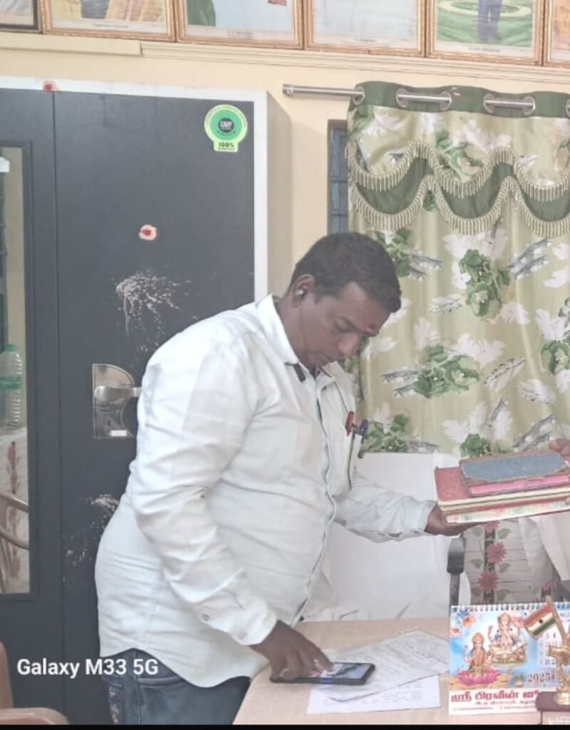 திருவண்ணாமலை வெம்பாக்கம் ஊராட்சி ஒன்றிய துணை வட்டார வளர்ச்சி அலுவலர் மீது நடவடிக்கை எடுக்க கோரி பொதுமக்கள் மாவட்ட கலெக்டர் புகார் மனு