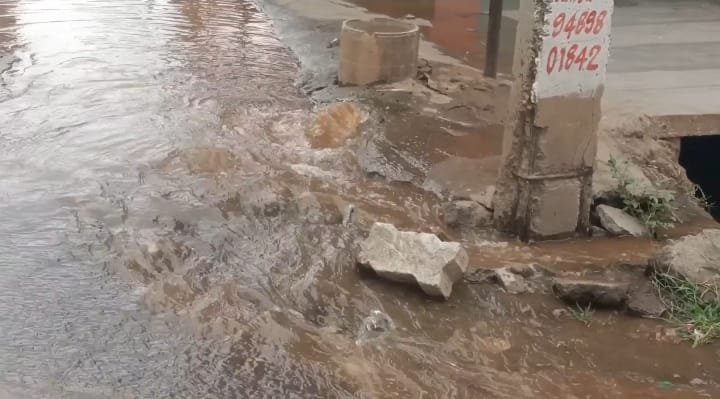 குடிநீர் வீணாகும் அவலம்: