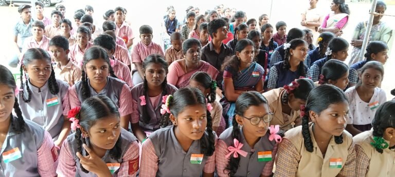101 ஜமீன் தண்டலம் அரசு மேல்நிலைப் பள்ளியில் 79 ஆம் ஆண்டு சுதந்திர தின நிகழ்ச்சி கொண்டாட்டம்