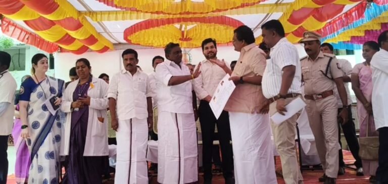 ஆண்டிப்பட்டியில் மேடையில் நேருக்கு நேர் சண்டையிட்ட திமுக எம்பி மற்றும் எம்எல்ஏ !