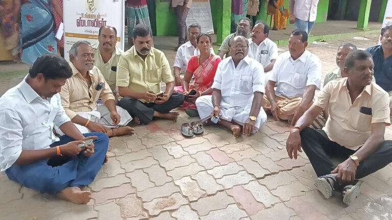 அதிமுக கவுன்சிலர் திடீர் போராட்டம் :