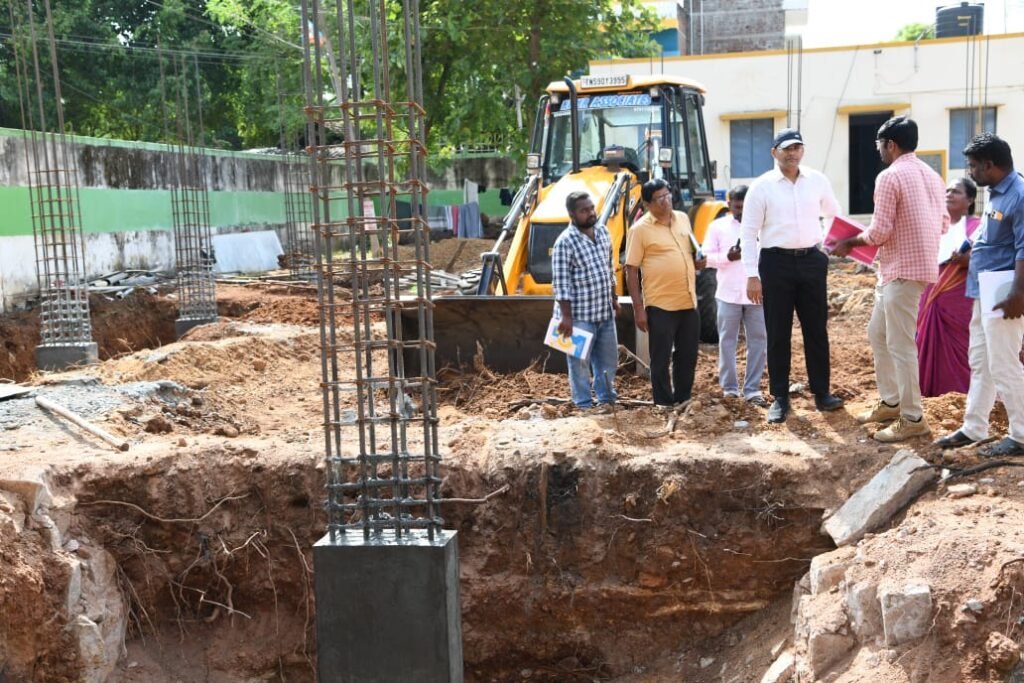மதுரை அருகே ஆய்வுப் பணிகள்: ஆட்சியர்: