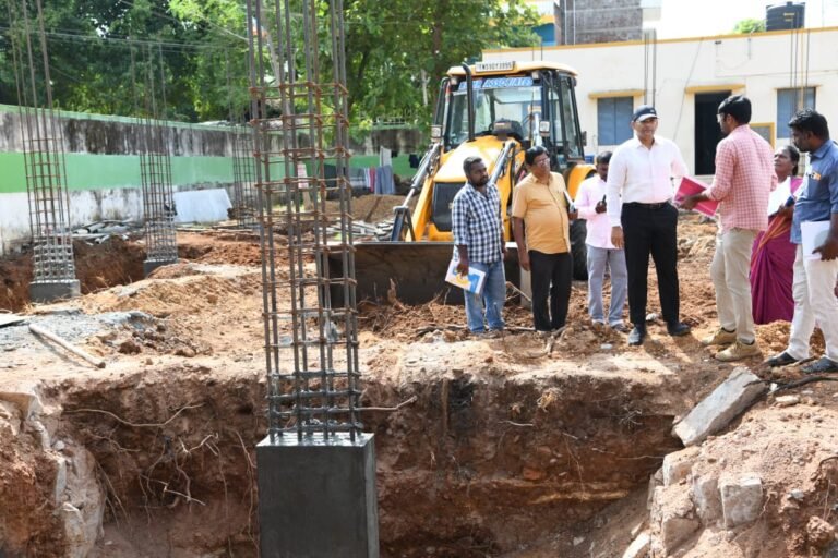 மதுரை அருகே ஆய்வுப் பணிகள்: ஆட்சியர்: