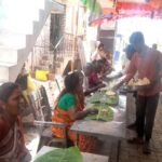 சோழவந்தான் அருள்மிகு ஸ்ரீ கோட்டைவாசல் காளியம்மன் கோவில் ஆடி திருவிழாவை முன்னிட்டு சங்கங்கோட்டை கிராமத்தார்கள் சார்பாக அன்னதானம் நடைபெற்றது :