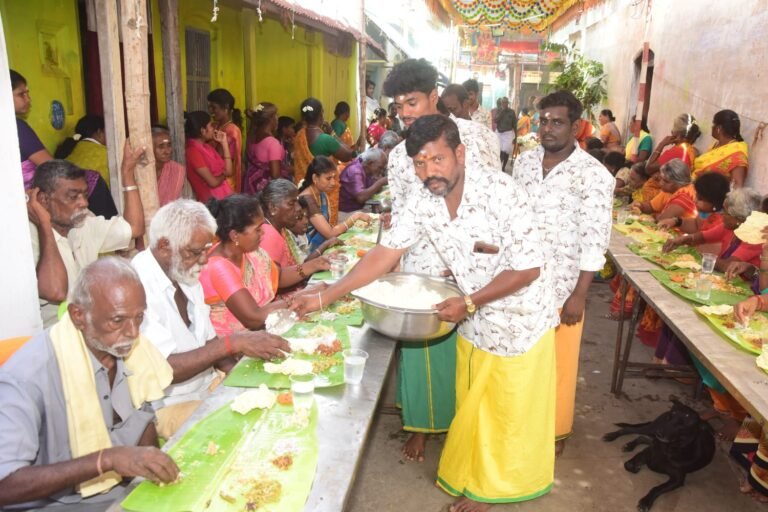 மன்னாடிமங்கலம் மகா சக்தி முச்சந்தி அம்மன் நண்பர்கள் சார்பில் 15 ஆம் ஆண்டு அன்னதான விழா: