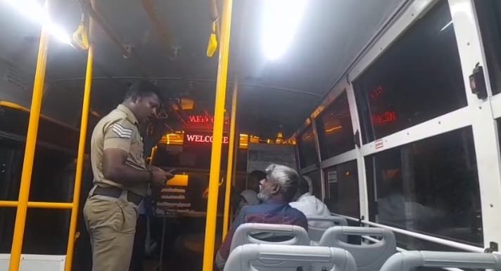 சோழவந்தானிலிருந்து திருமங்கலம் சென்ற அரசு பேருந்தில் லக்கேஜ் எடுப்பதில் நடத்துனரிடம் வாக்குவாதத்தில் ஈடுபட்ட பயணியால் பரபரப்பு.