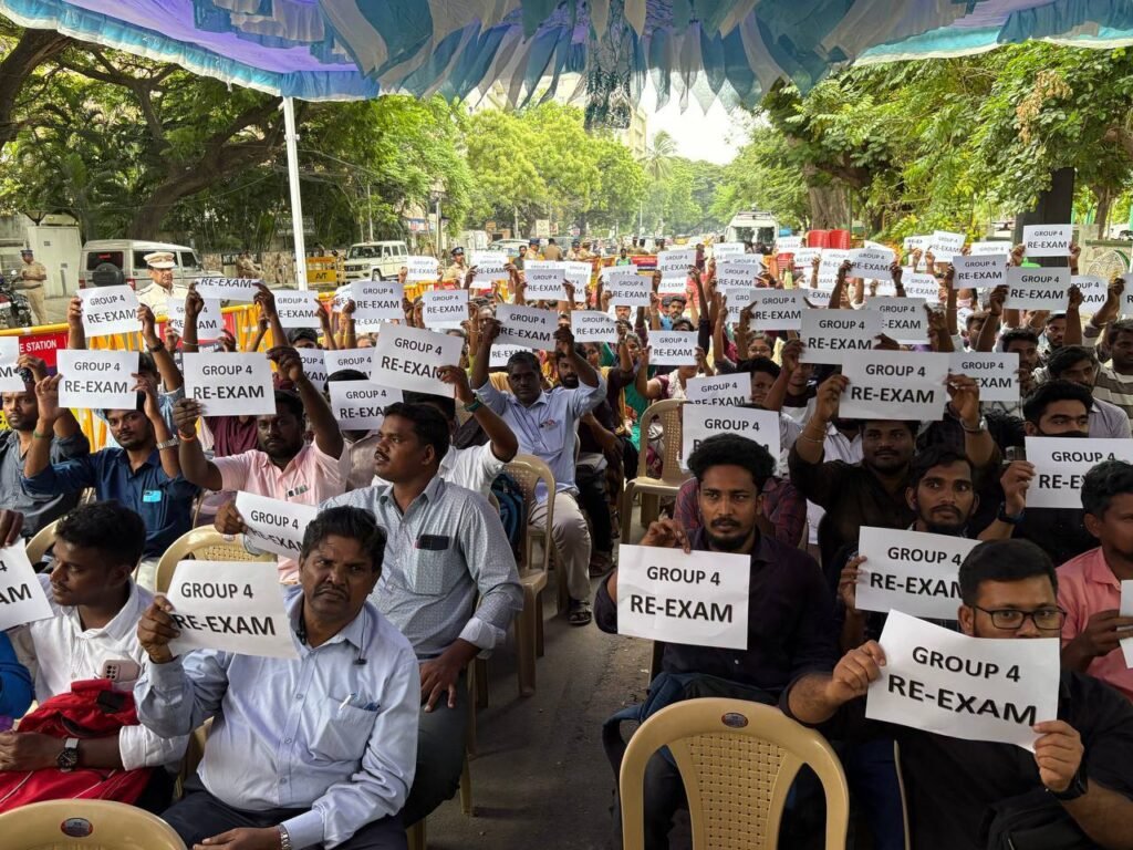 குரூப் 4 மறுதேர்வை வலியுறுத்தி தமிழ்நாடு அனைத்து நிலை போட்டி தேர்வாளர்கள் சங்கம் சார்பாக சென்னையில் போராட்டம்.